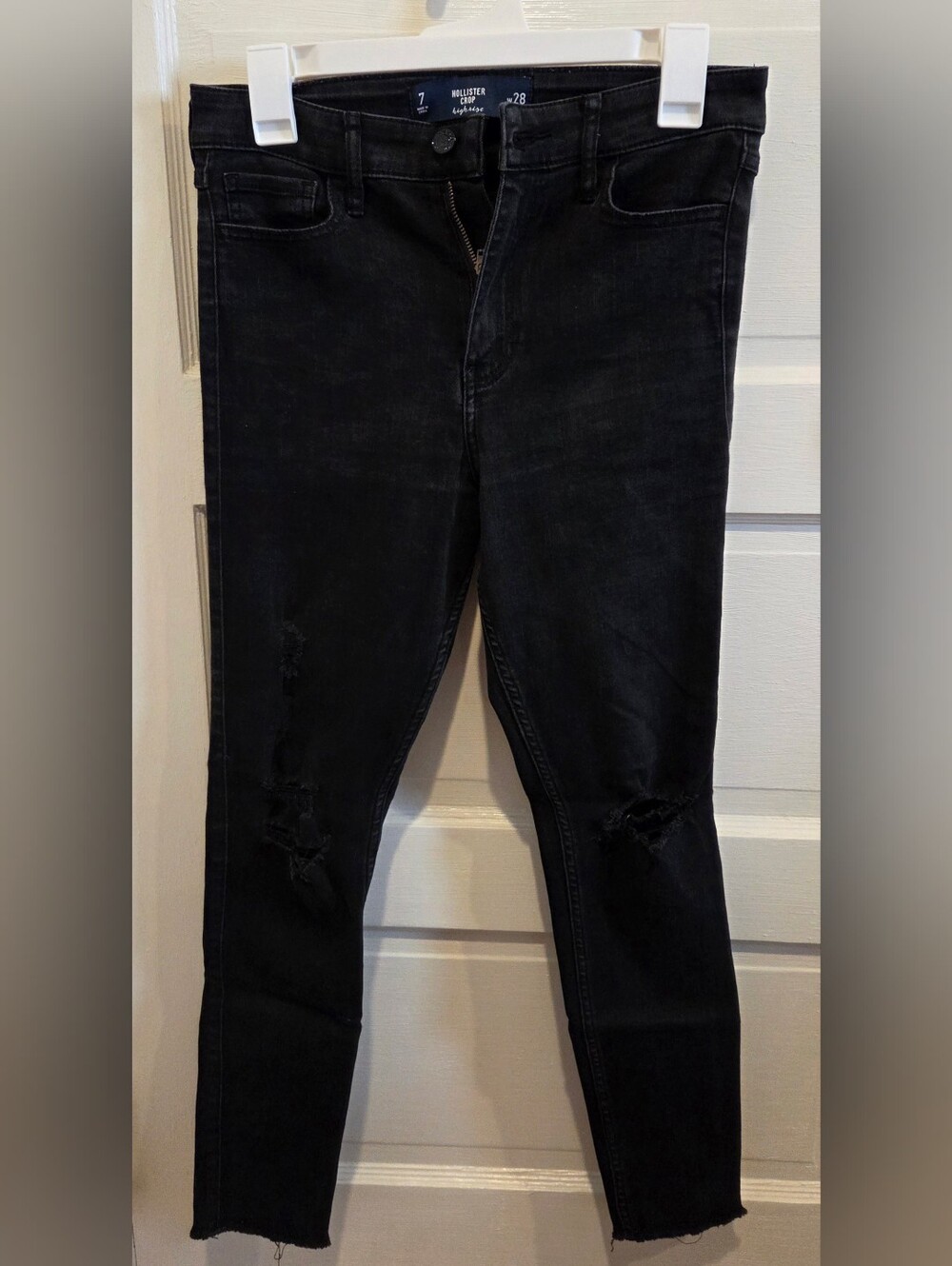 Hollister Women's Black Distressed Ankle Jeans